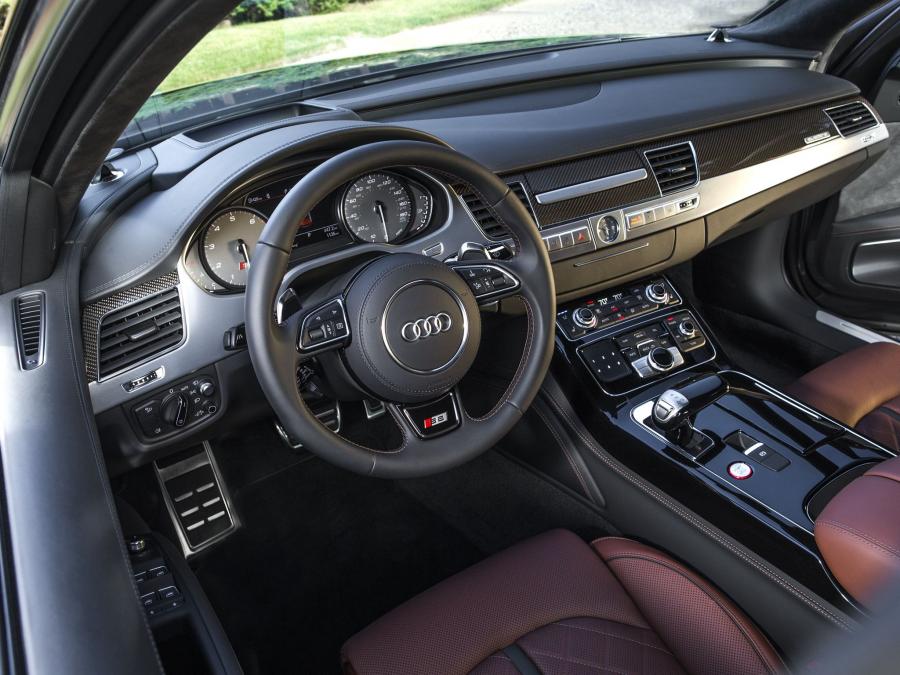 Торпедо Audi S8 2014 года  (NA) (фото 12 из 23)